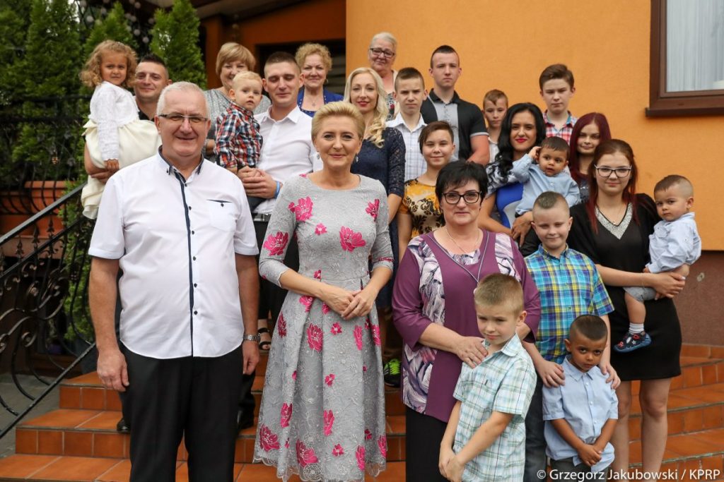 W Wakacje Ola Z Rodzicami Odwiedziła Kaszuby Agata Kornhauser-Duda odwiedziła Rodzinny Dom Dziecka nr 3 w Nowym